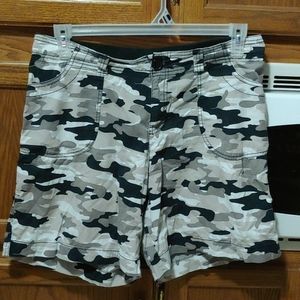Camo shorts XL